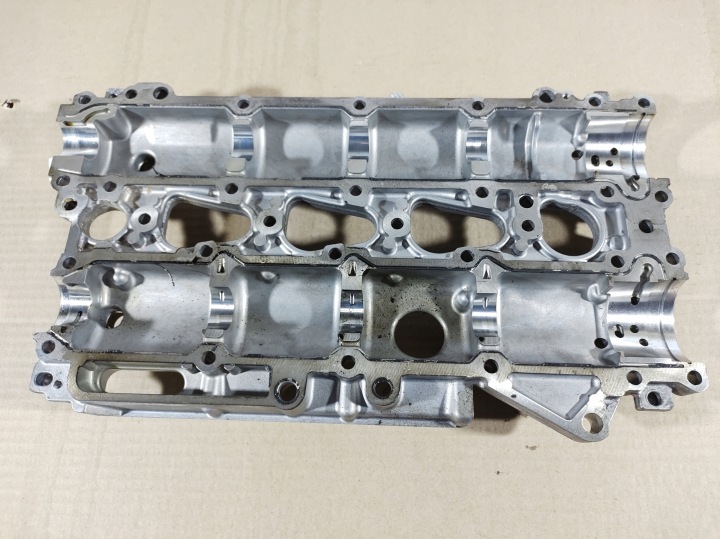VOLVO V40 1.5 T3 12R- COUVERCLE DE SOUPAPES