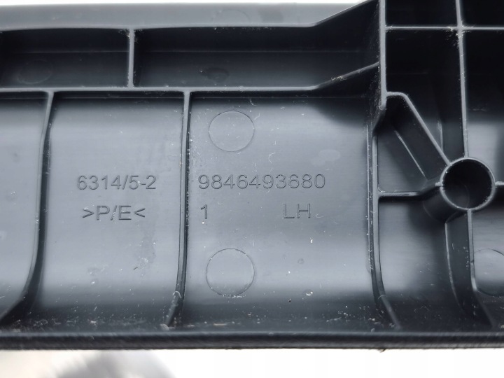 PEUGEOT 3008 III 2025 PLASTIQUE SIÈGES 9846493680