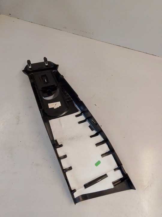 MERCEDES W176 PROTECTION MONTANTS B DROITE