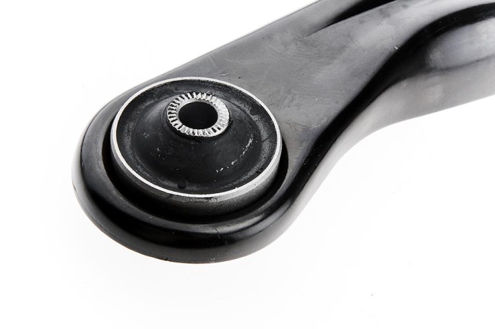 BRAS DE SUSPENSION AVANT SUZUKI LIANA 05- INFÉRIEUR DROIT