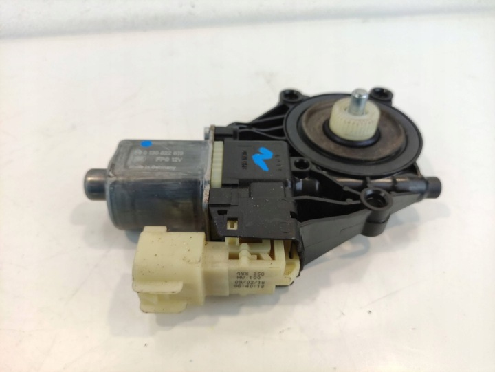 FORD FIESTA MK7 PETIT MOTEUR VITRES AVANT DROITE 8A6114553B
