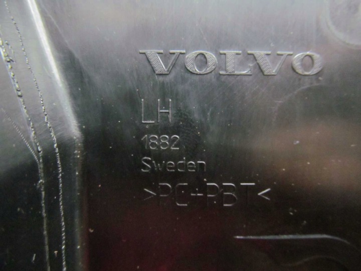 VOLVO V70 XC70 00-07 LIFT FIXATION PLANCHERS COUVERCLES DE COFFRE GAUCHE 04-07