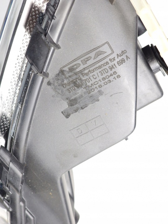 PHARE ANTIBROUILLARD GAUCHE 3T0941701C 3T0941699C 99411333102 SKODA SUPERB DP