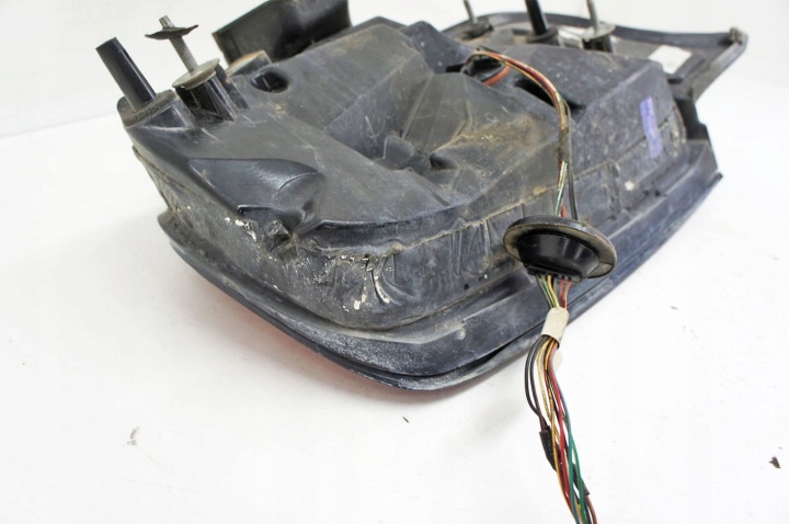 RK256 FORD MUSTANG VI PHARE DROIT ARRIÈRE FR3B-13B504-B FR3B-13B504-C
