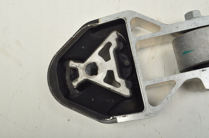VOLVO XC40 B4 MILD-HYBRID POIGNÉE COUSSIN MOTEUR 32222105 2025R
