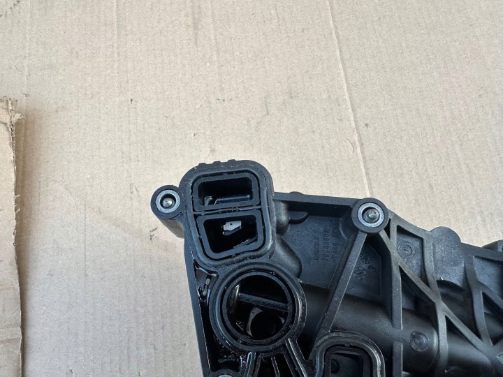 BMW 2 F45 1.5D B37C15A CHÂSSIS SUPPORT FILTRE HUILES 8585237