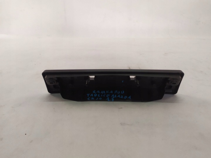 MAZDA CX-30 19- RONDELLE SOUS PLAQUE D'IMMATRICULATION AVANT DFR7-50171