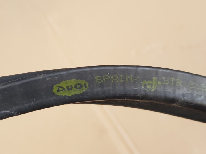 JOINT D'ÉTANCHÉITÉ PLASTIQUE CAPOTS AUDI A2 99-05 8Z0823737 ORIGINAL EN BON ÉTAT