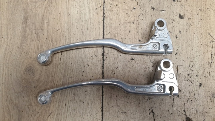 LEVIER ADHÉRENCE POIGNÉE SUZUKI LS650 VL800 VZ800 57620-24B01