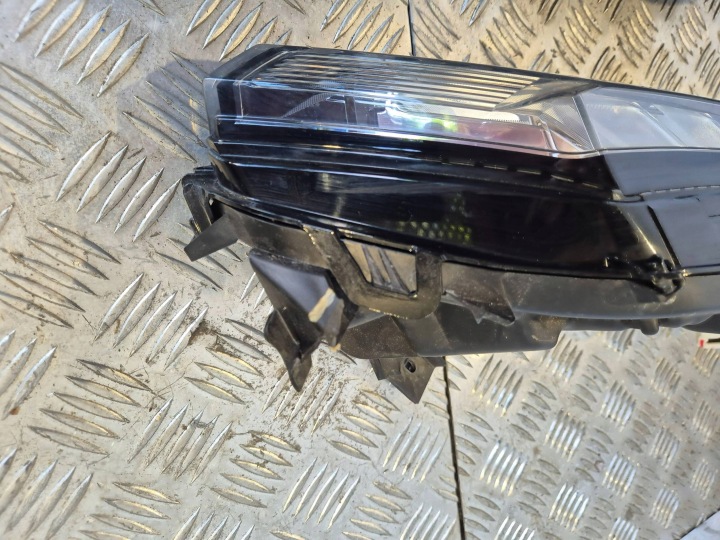 LANTERNE VERS CONDUITE DIURNE LED AVANT MITSUBISHI ECLIPSE CROSS EDM92206010