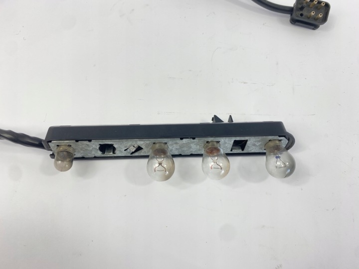 DOUILLE D'AMPOULE ARRIÈRE CADRE ZAROWEK DROIT ARRIÈRE MERCEDES W124 UNIVERSEL ULO 3832017