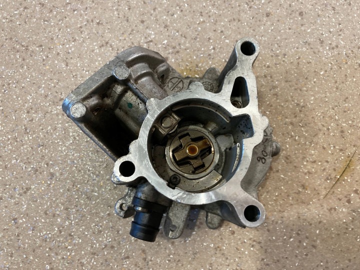 POMPE PRESSION (VACUUM) AUDI Q5 SQ5 06K145100J