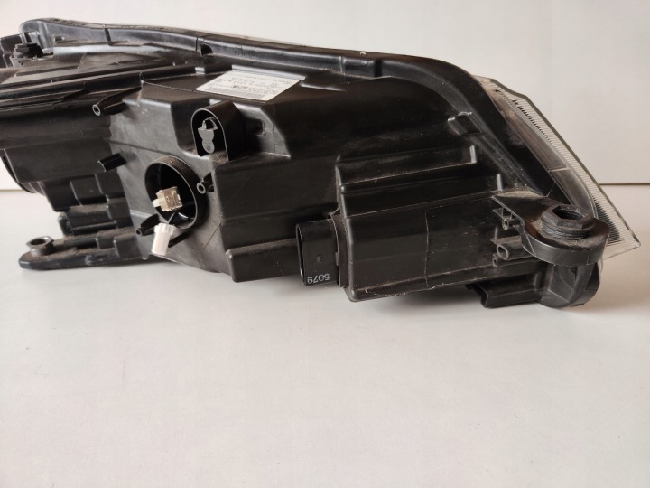 PROJECTEUR AVANT GAUCHE SKODA SUPERB 3V1941015A