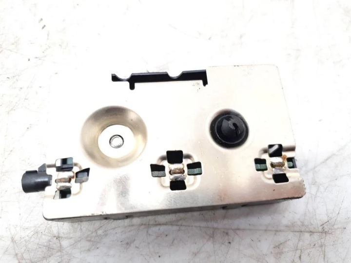 AMPLIFICATEUR D'ANTENNE MERCEDES-BENZ C (W205) A2059051205 1.99L 2015