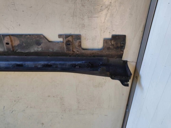 BMW X1 F48 MOULURE SEUIL DROITE C09 ATLANTIKGRAU