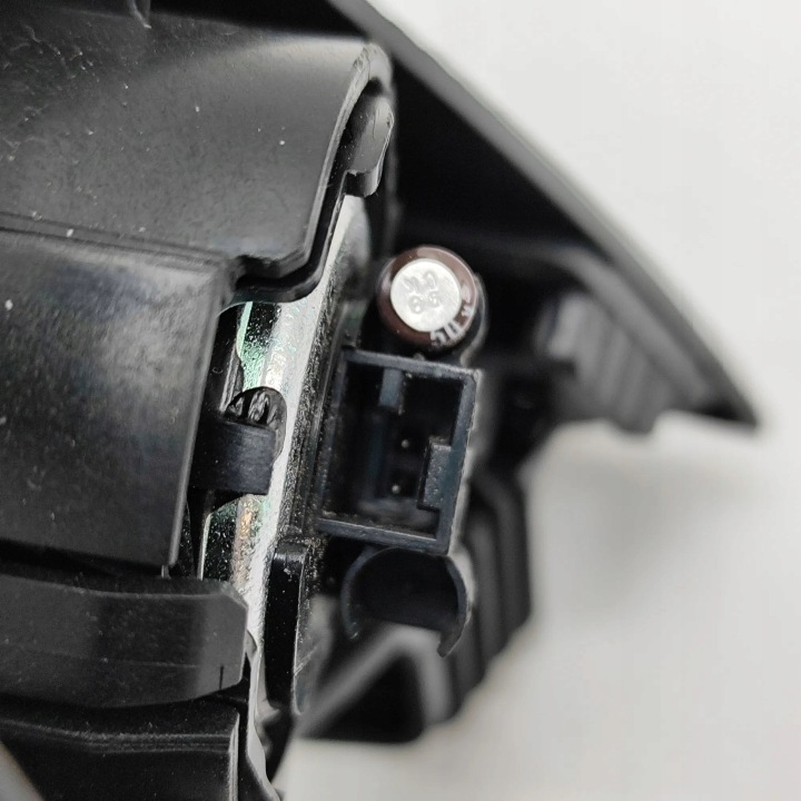MERCEDES W213 HAUT-PARLEUR PORTES A2137271000