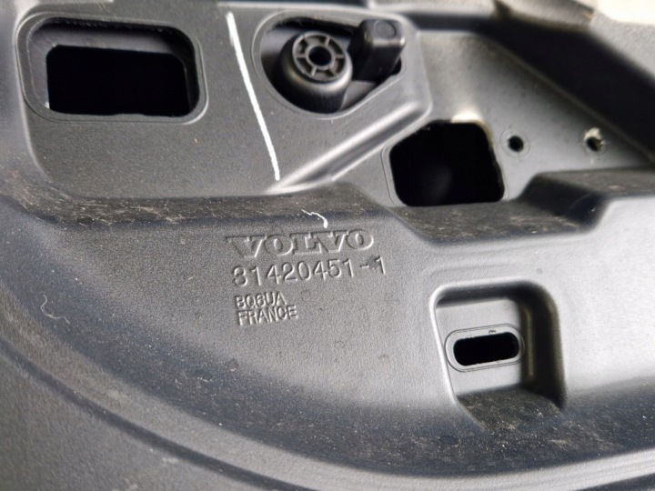 VOLVO XC60 II 17- COUVERCLES DE COFFRE COUVERCLES DE COFFRE VERS PEINTURE 31420451