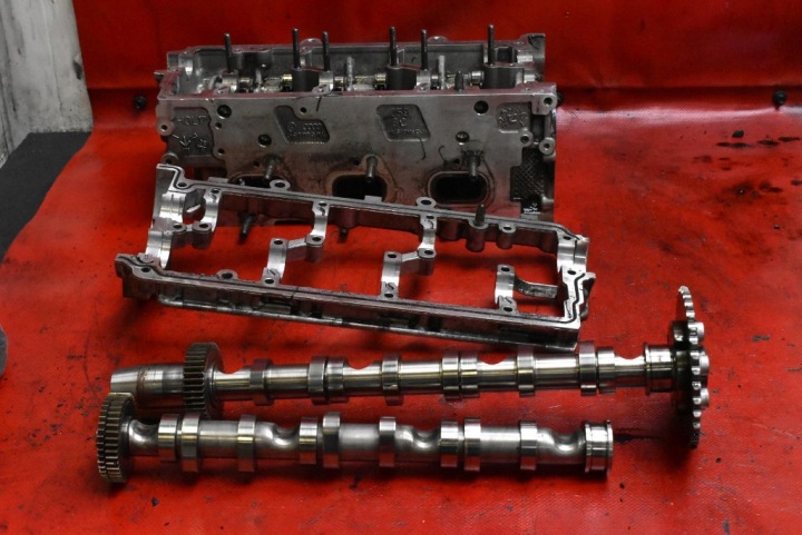 CULASSE MOTEUR GAUCHE 0593C AUDI A4 B8 2.7 TDI 190 KM 07-11