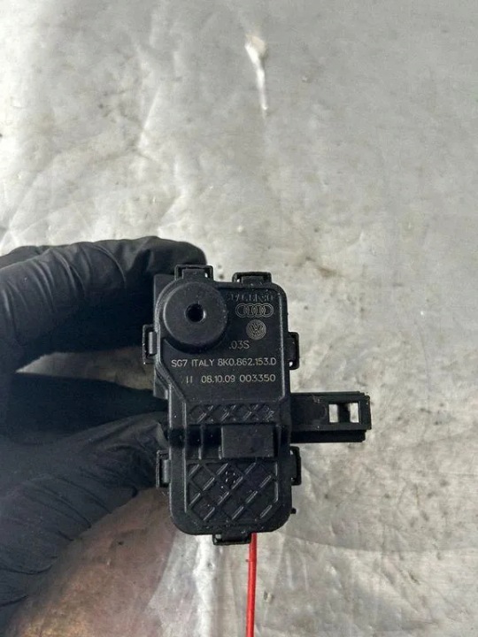 SERVOMOTEUR BOUCHONS CARBURANTS 8K0862153D AUDI A4 B8