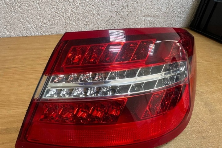 PHARE DROITE ARRIÈRE MERCEDES-BENZ E COUPÉ (C207) A2079060258 3.0L DIESEL