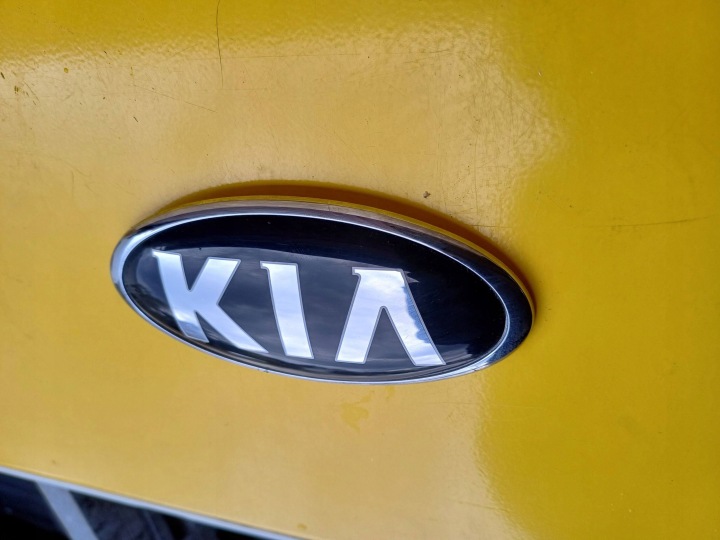 KIA RIO EMBLÈME LOGO INSIGNE 863201W150