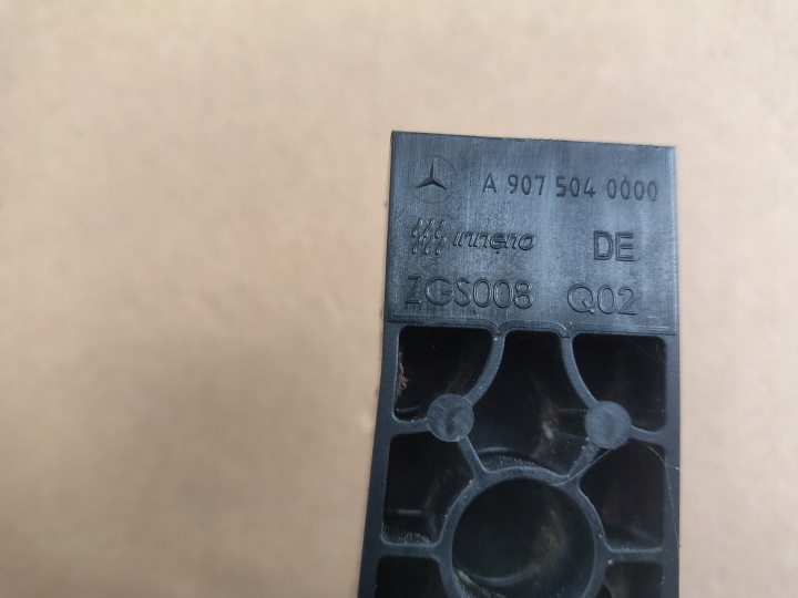 MERCEDES SPRINTER 907 FIXATION RADIATEUR SUPPORT GAUCHE A9075040000