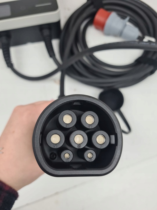 CHARGEUR SAMOCHODWA DÉ TYPE 2 WALLBOX 11KW AVEC APP I RFID, 6-16A 3-FAZOWE EV