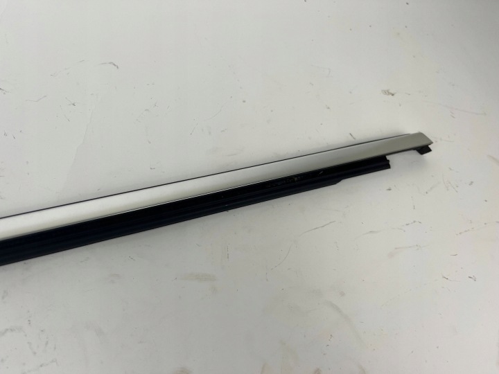 MOULURE VITRES ARRIÈRE DROITE CÔTÉ AUDI Q7 4M 4M0853764