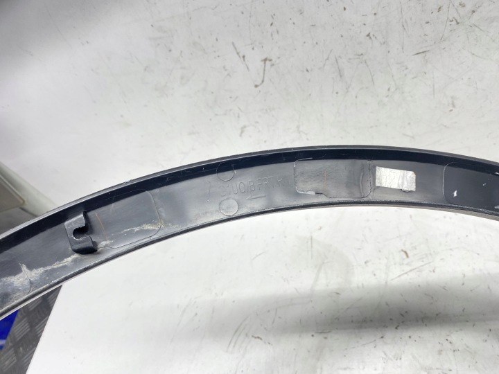 REVÊTEMENT MOULURE GARDE-BOUE DROITE AVANT AVANT OPEL MOKKA X 2012-2016