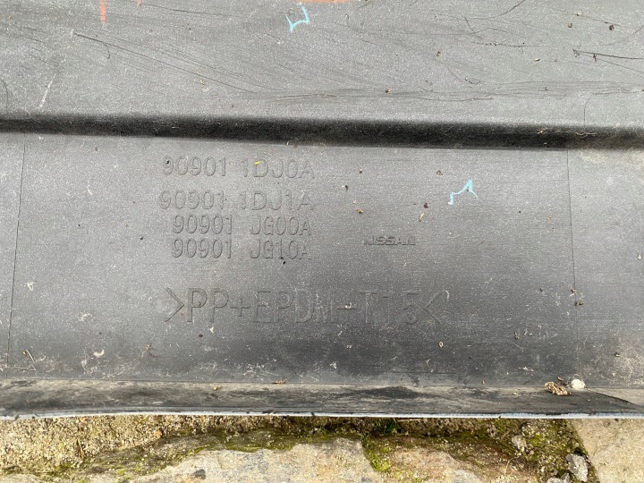 NISSAN X TRAIL MOULURE CACHE COUVERCLES DE COFFRE ARRIÈRE 909011DJ0A ORIGINAL