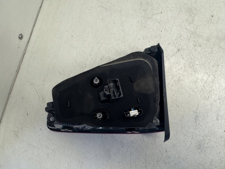VW GOLF VII LIFT HAYON PHARE GAUCHE ARRIÈRE DANS COUVERCLE DE COFFRE 5G0945093AG