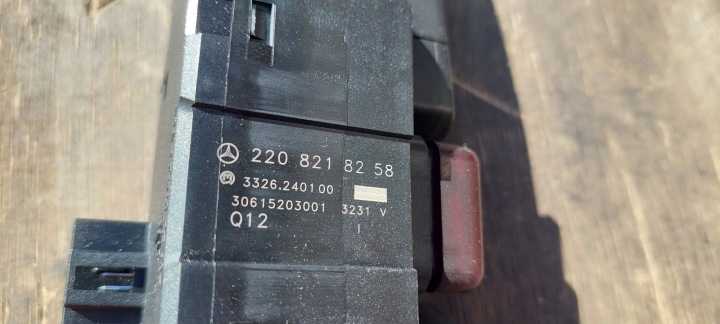 MERCEDES W220 STORE ARRIÈRE VITRES ÉTAGÈRE FAISCEAU DE CÂBLES RELAIS COMMUTATEUR BANAN