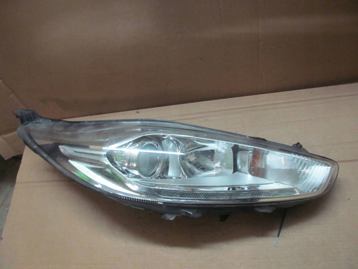PHARE DROITE AVANT FORD FIESTA MK7 LIFT C1BB-13W029-CC EUROPE