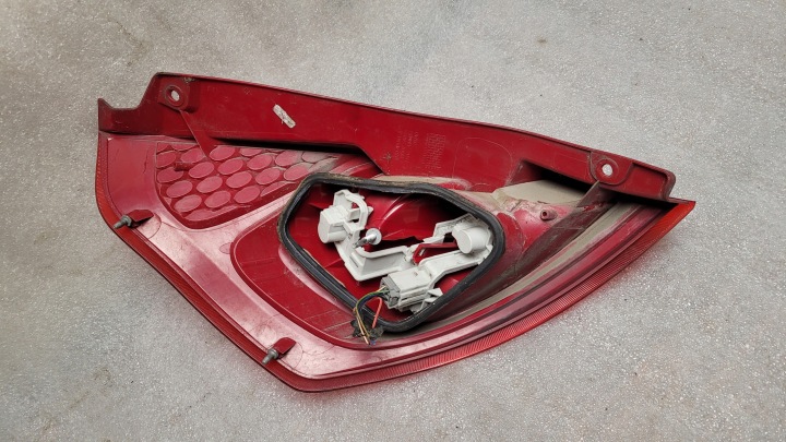 FORD FIESTA MK7 PHARE GAUCHE OU DROITE ARRIÈRE ARRIÈRE 5D 8A61-13405-AE