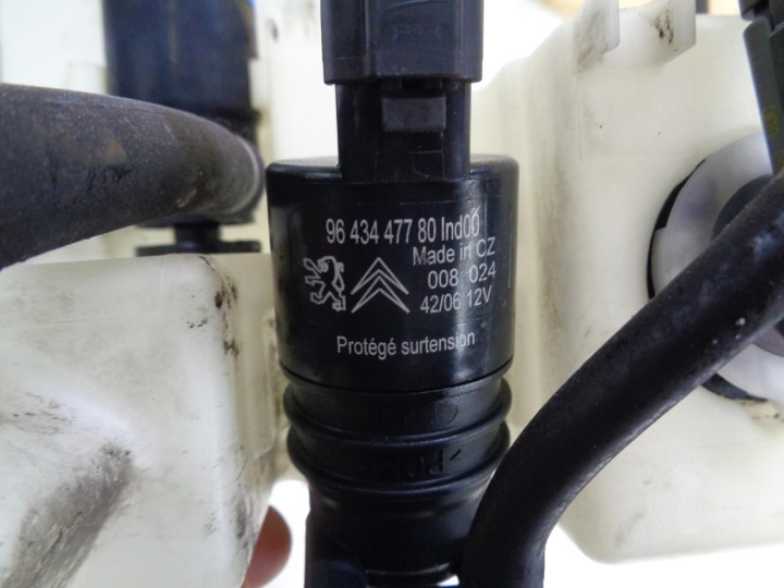RÉSERVOIR LAVE-GLACES POMPES CITROEN C6 05-