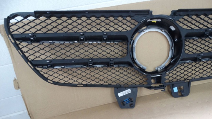 CALANDRE GRILLE A4478809700 MERCEDES V CLASSE W447 LIFT EN BON ÉTAT