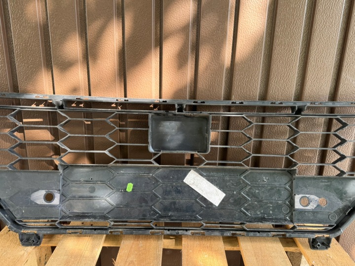 GRILLE CENTRALE CALANDRE PARE-CHOCS AVANT SEAT ARONA 6F9853667E RADAR