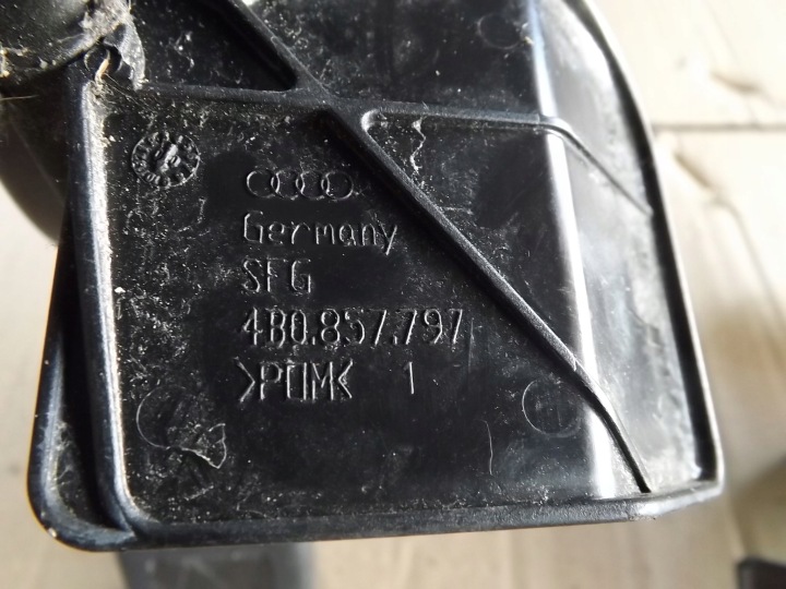 AUDI A6 C5 AGRAFE AGRAFE COURROIE SÉCURITÉ ARRIÈRE ARRIÈRE 4B0857797