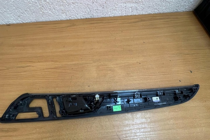 AVANT DROITE POIGNÉE INTÉRIEURE MERCEDES-BENZ GLE (W166) A1667600661