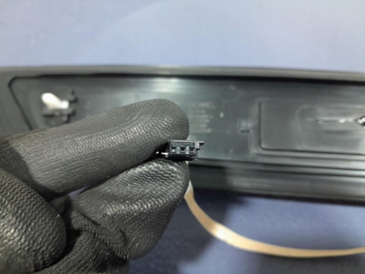 BMW M5 F90 G30 MOULURE DÉCORATIVE SEUIL ARRIÈRE GAUCHE 8061071