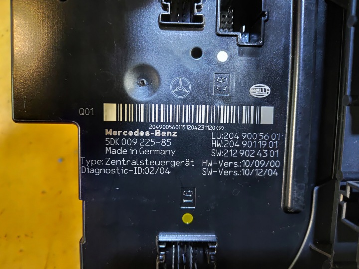 MERCEDES W204 2.2 CDI BOÎTE FUSIBLES MODULE SAM 2049005601
