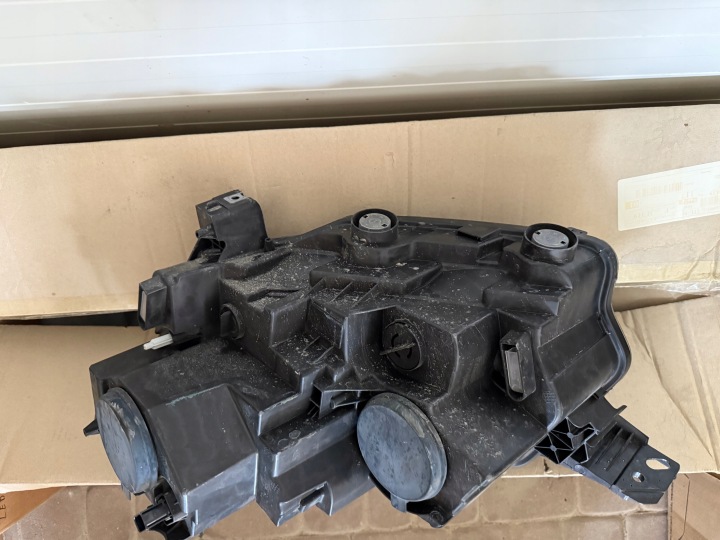 TOYOTA PROACE CITY PHARE DROIT AVANT
