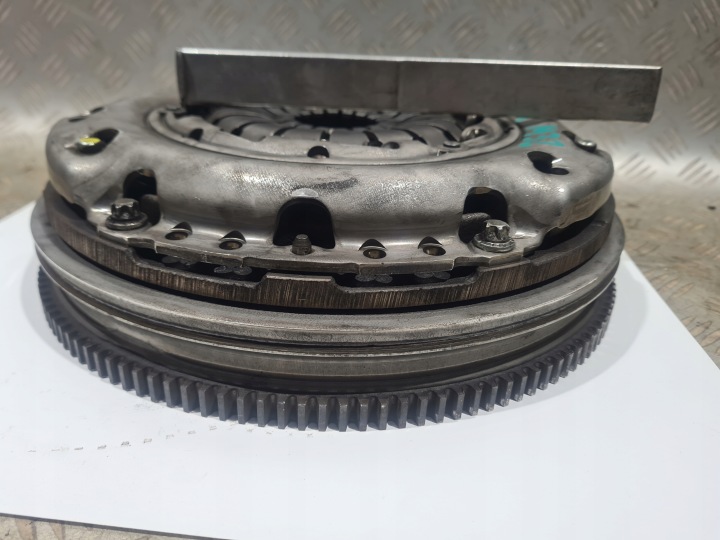 EMBRAYAGE DOUBLE VOLANT VOLANT BIMASSE OPEL ASTRA H ZAFIRA B 2.0 TURBO