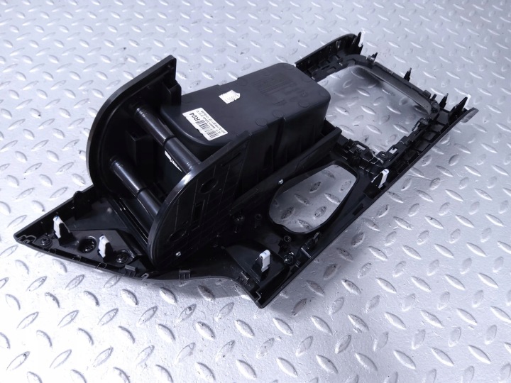MOULURE CONSOLES CENTRALE HYUNDAI I40 846513Z000