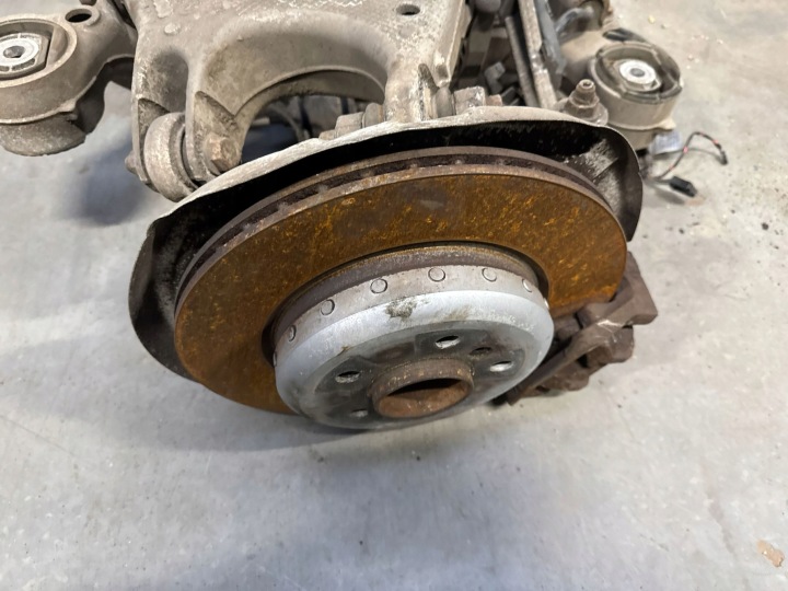BMW 5 F10 3.0 D POUTRE SUSPENSIONS ARRIÈRE ARRIÈRE
