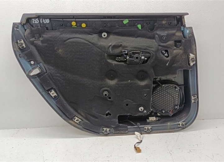 COLLECTEUR GARNITURE PORTES DROIT ARRIÈRE AUDI A8 D3 BOSE 4E0868066