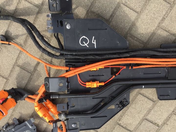 AUDI Q4 E-TRON FIL CONDUITES DE DÉRIVATION BATERI LADOWANIA 1EA971398AQ 1EA971013L