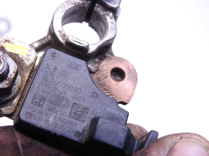 SERRE-CÂBLE NÉGATIVE FIL PEUGEOT 508 I 2.2 HDI 9676600080 9676828680