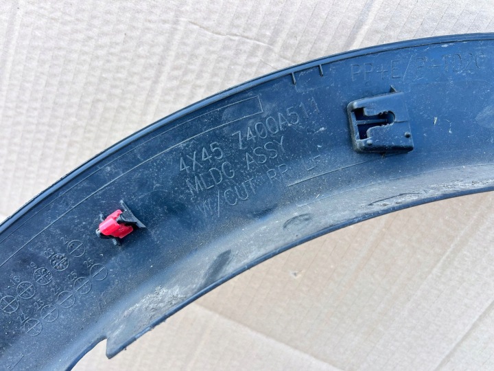 MITSUBISHI ECLIPSE CROSS MOULURE GARDE-BOUE ARRIÈRE GAUCHE 7400A511