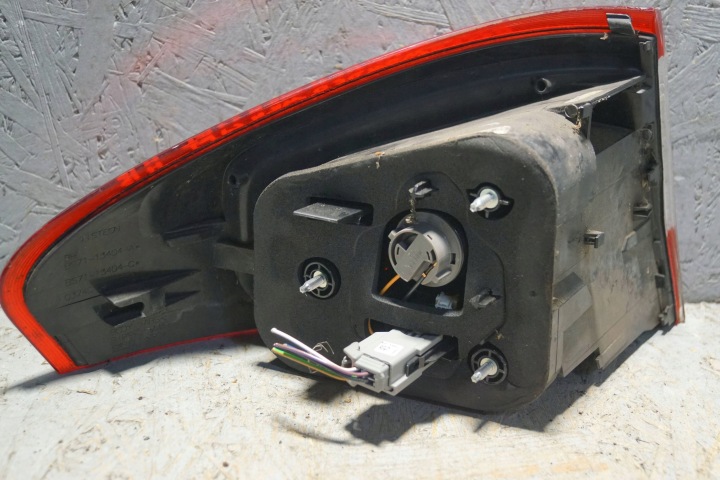 FORD MONDEO MK4 LIFT PHARE DROIT ARRIÈRE BS71-13404-A HAYON (S2258)